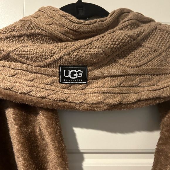 UGG cable knit infinity scarf! - Picture 3 of 6